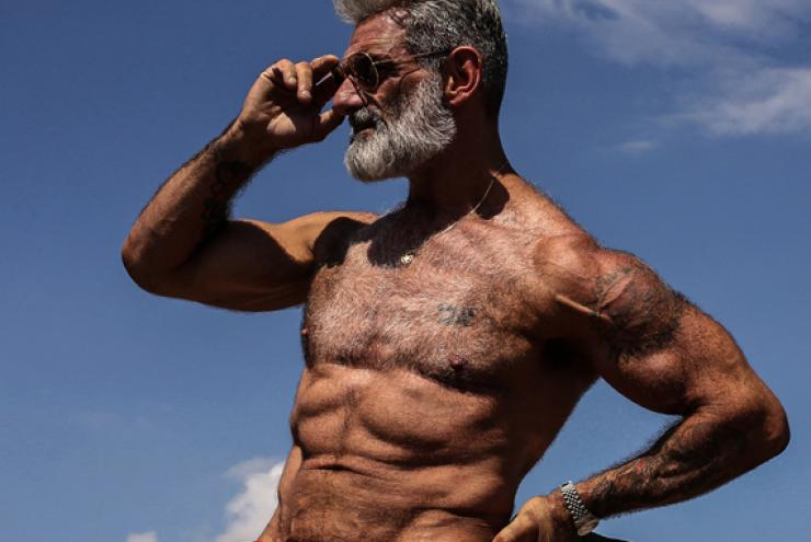 Trai trẻ trố mắt với body cực phẩm của "ông già gân" U70, profile cũng chất lừ