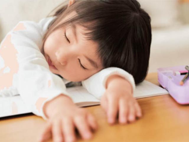 Đáng sợ hơn cả đánh đập, mắng mỏ là cách dạy con theo kiểu ”bạo lực tình cảm”
