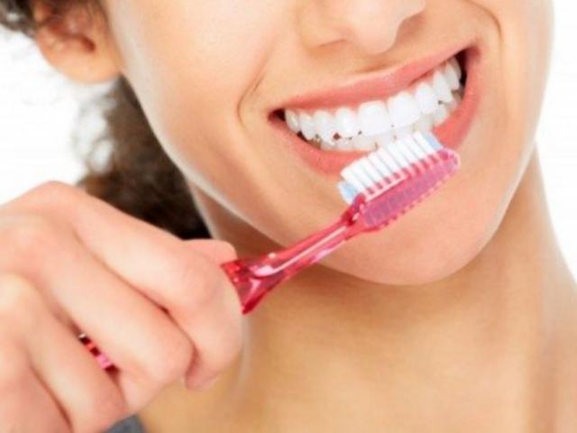 Ngày nào cũng đánh răng nhưng ít ai biết những điều này, khiến răng yếu kéo theo nhiều bệnh