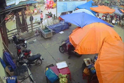 Xe máy - Xe đạp - Clip: Để xe kiểu "bố đời", cô gái nhận kết đắng ngắt