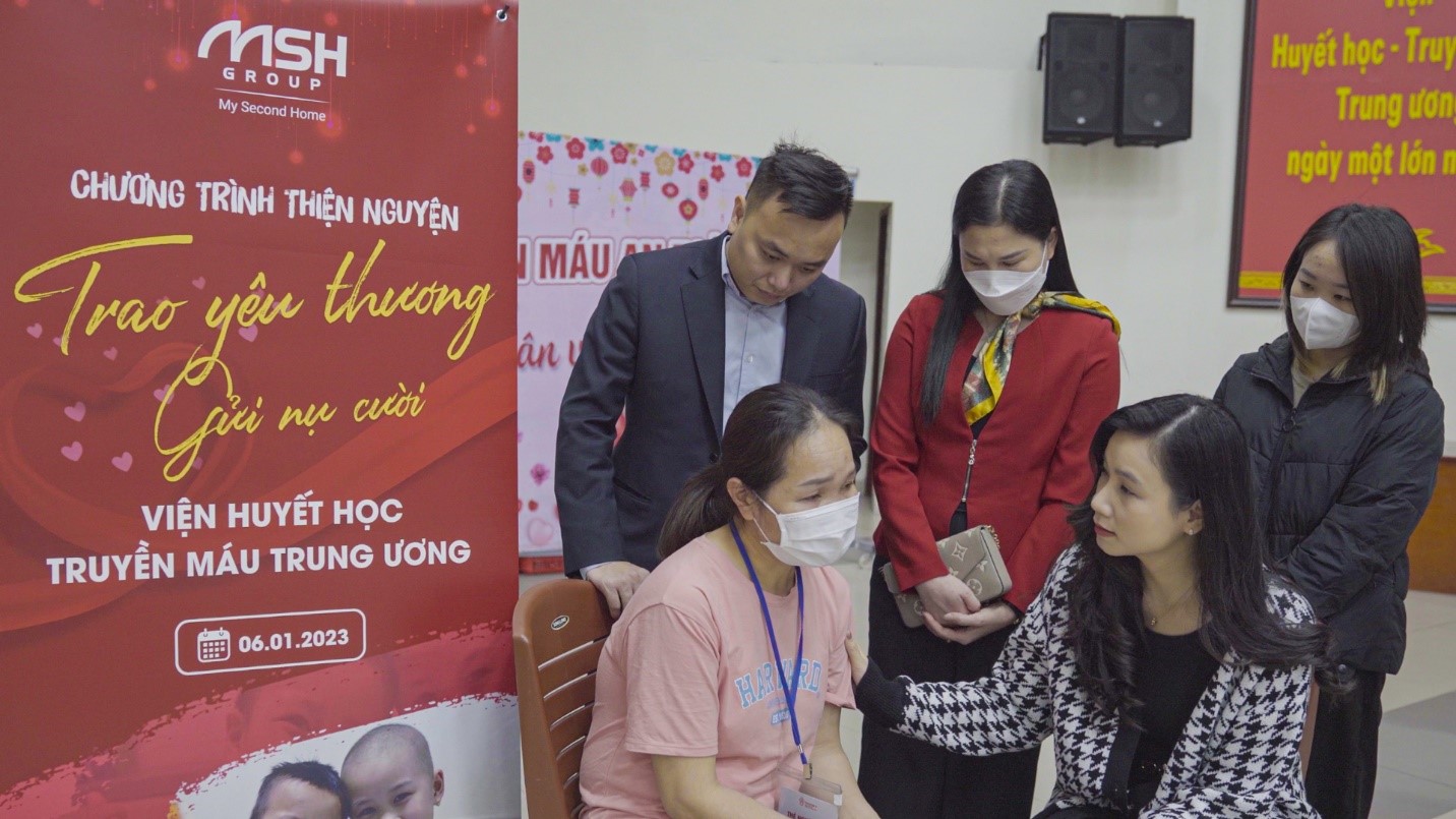 Trao yêu thương – Gửi nụ cười đến các bệnh nhân có hoàn cảnh khó khăn