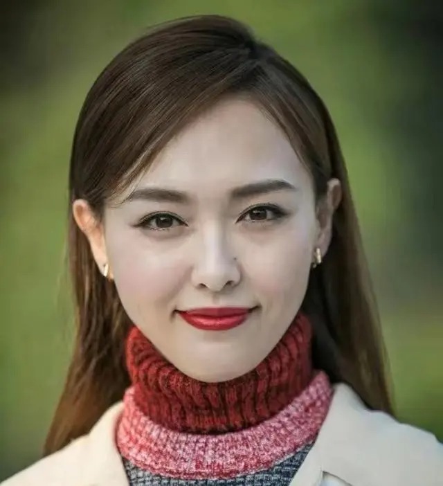 Đường Yên được khen trẻ so với&nbsp;tuổi thật.