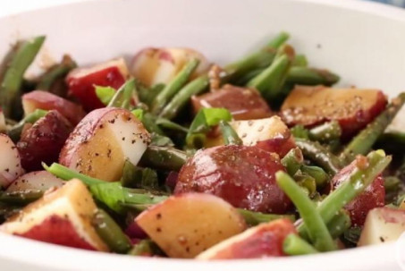 Salad khoai tây đậu đũa vừa ngon vừa giúp giảm cân sau chuỗi ngày ăn "ngập thịt"