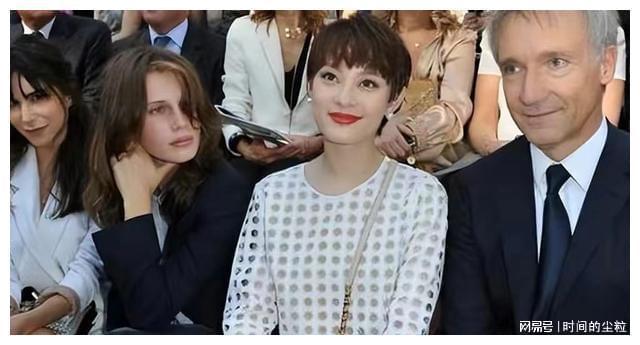 Kiểu tóc và lối trang điểm khiến nữ diễn viên trở nên quê mùa.