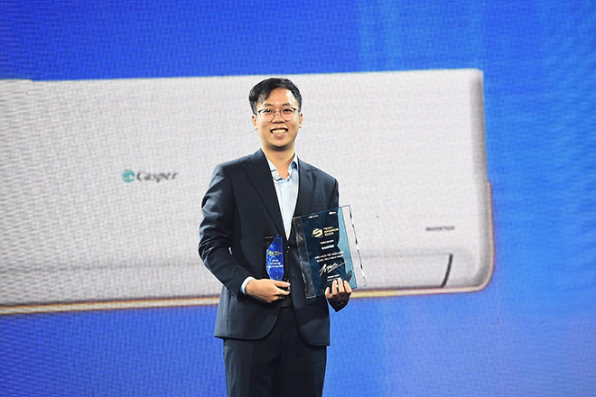 Đại diện của Casper Việt Nam nhận giải thưởng tại Tech Awards 2022