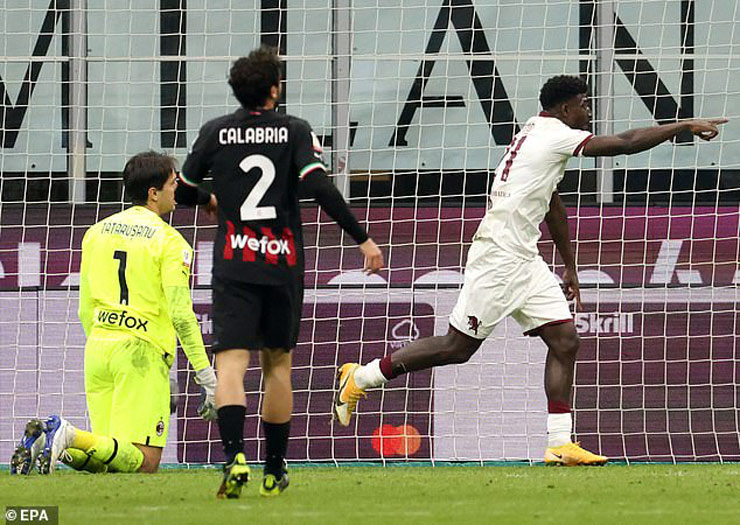Michel Adopo mang về chiến thắng 1-0 trong hiệp phụ cho đội bóng thành Turin ngay ở sân San Siro