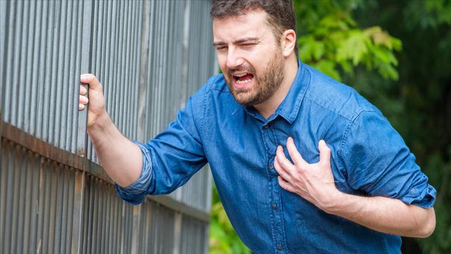 Đau ngực chưa hẳn là "đau tim", cần cẩn thận 4 loại bệnh