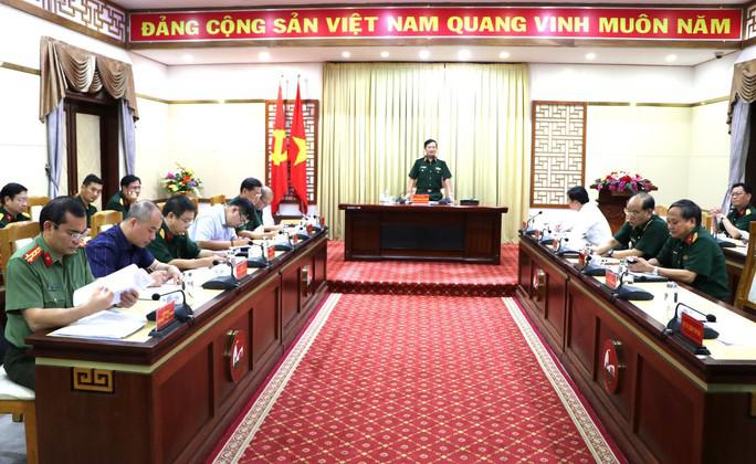 Trung tướng Trần Hoài Trung chủ trì buổi làm việc diễn ra vào chiều 12-1