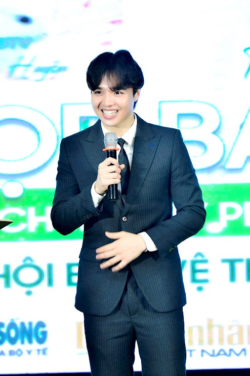 Tun Phạm chia sẻ tại họp báo công bố Nature Book đạt chuẩn mỹ phẩm thuần chay