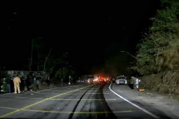 Tin tức trong ngày - Hai người tử vong sau tai nạn ô tô kinh hoàng