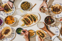 Media - 4 kiểu ăn uống lễ Tết hay mắc phải sẽ khiến bạn tăng cân "vùn vụt"