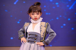 Người mẫu - Hoa hậu - Người mẫu nhí 7 tuổi tỏa sáng trên sàn diễn với thần thái chuyên nghiệp