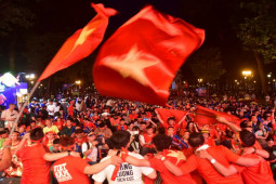 Tin tức trong ngày - Văn Thanh lập siêu phẩm khiến triệu fan sung sướng