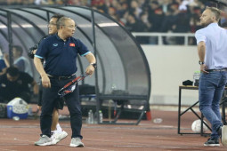 Bóng đá - Thầy Park nói gì vụ nổi giận ném thẻ HLV sau trận Việt Nam hòa Thái Lan?