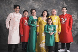 Giải trí - Gia đình 3 thế hệ của MC "Hãy chọn giá đúng" đón Tết sớm