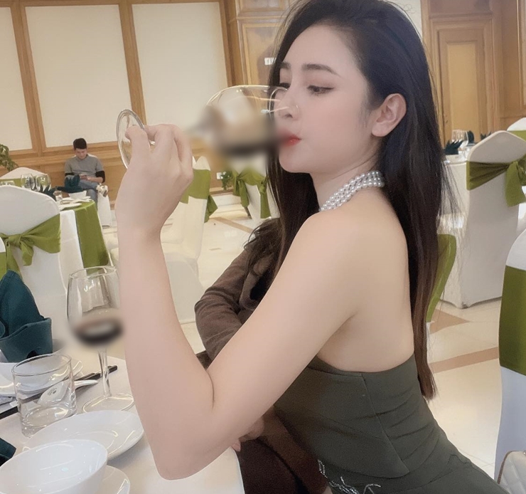 Nữ diễn viên sinh năm 1995 cũng bật mí thêm, cô đã có trong tay 3 chiếc sổ đỏ nho nhỏ. Đây là thành quả làm việc miệt mài trong nhiều năm qua của nữ diễn viên 27 tuổi.
