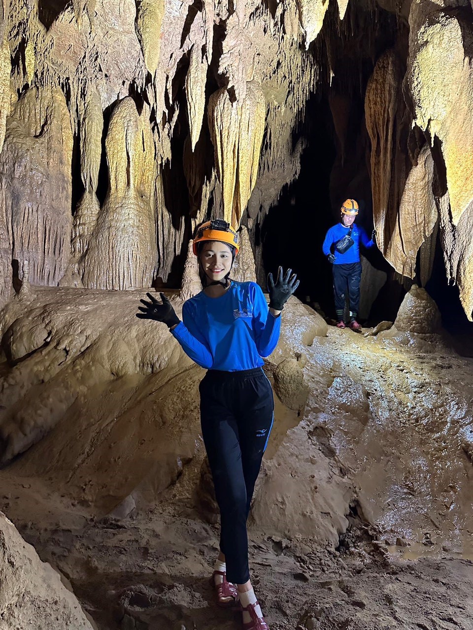 Hoa hậu Đinh Như Phương khám phá hang Ô Rô và hang Hoàn Mỹ tại Quảng Bình - 5