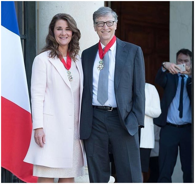 Sau khi ly hôn vợ, ông Bill Gates cũng bị "bóc trần"&nbsp;việc có mối quan hệ ngoài luồng với nhân viên nữ nhiều lần khiến hình tượng về một người đàn ông chuẩn mực, chung thủy bị sụp đổ.&nbsp;