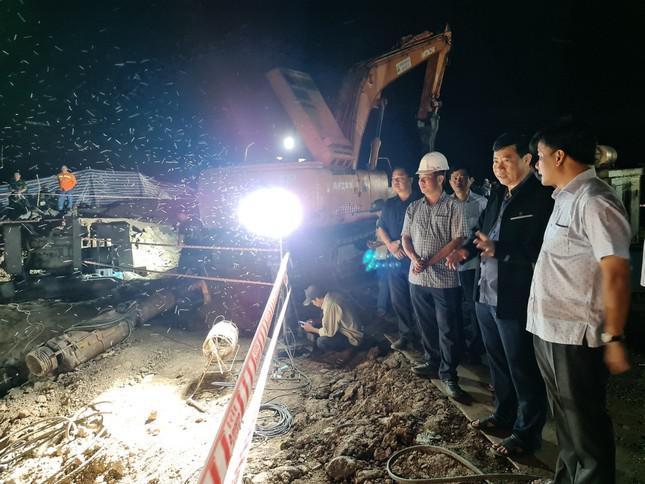 UBND tỉnh Đồng Tháp đánh giá, xác định khó khăn vẫn là công tác đào đất sét cứng và cắt cọc trong điều kiện khó khăn, chật hẹp