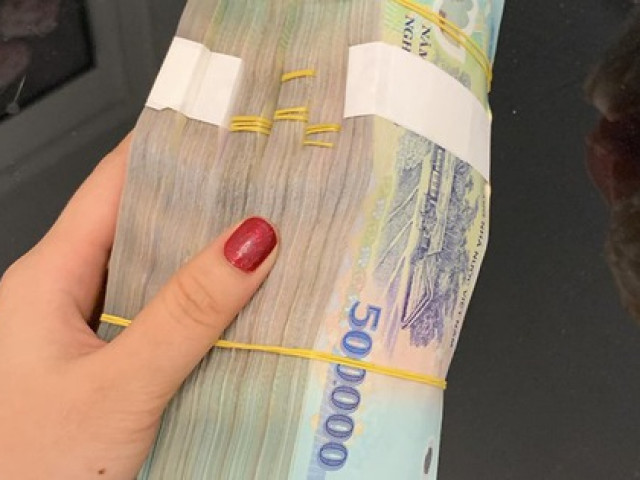 Bạn trẻ - Cuộc sống - Cô dâu khoe số tiền nhà ngoại cho khi lấy chồng với câu "Cảm giác an toàn này chỉ có người thân ruột thịt mới có thể đem lại" gây tranh cãi