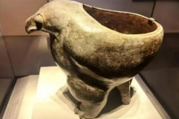 Thị trường - Tiêu dùng - Cổ vật quý bị vứt ở chuồng gà, sau thành bảo vật quốc gia