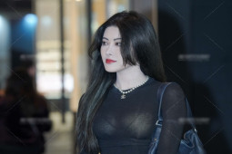 Thời trang - Con gái châu Á lăng xê mốt áo "bóng đêm", phản cảm nhất là ứng dụng trên áo dài?