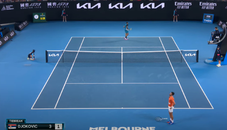 Djokovic ném vợt xuống đất vì thất vọng