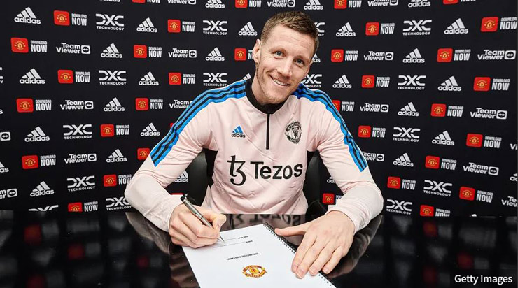 Trung phong cao 1,97m dự kiến sẽ cạnh tranh suất đá chính với những ngôi sao như Anthony Martial hay Marcus Rashford ở "Nhà hát của những giấc mơ"