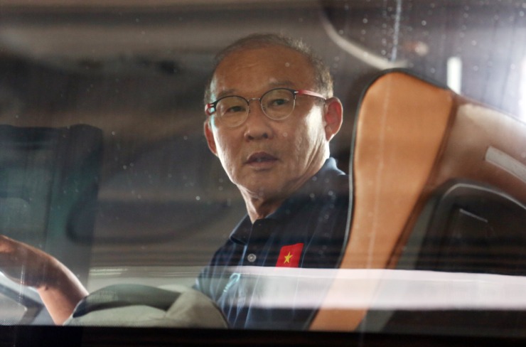 ĐT Việt Nam đã có mặt tại Thái Lan, sẵn sàng đấu chung kết lượt về - 12