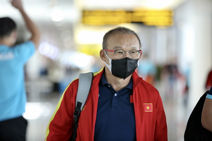 HLV Park Hang Seo từ chối chụp
ảnh vì ông thầy người Hàn đang cảm thấy mệt mỏi. Trận chung
kết lượt về AFF Cup 2022 sẽ là trận đấu cuối cùng của thầy Park
trên cương vị HLV ĐT Việt Nam.