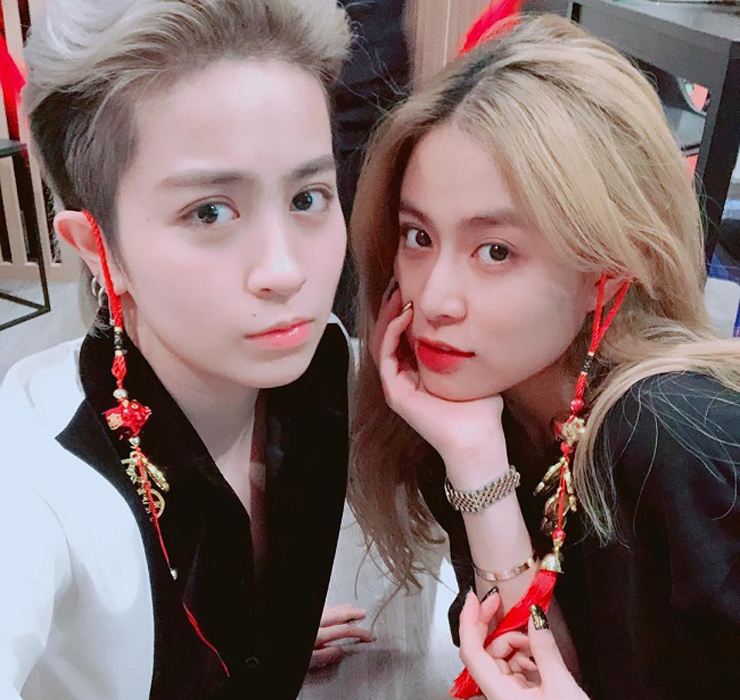 Trước đó, Hoàng Thùy Linh cũng vướng tin đồn hẹn hò cùng Gil Lê nhưng cả hai đều khẳng định chỉ là bạn bè thân thiết.
