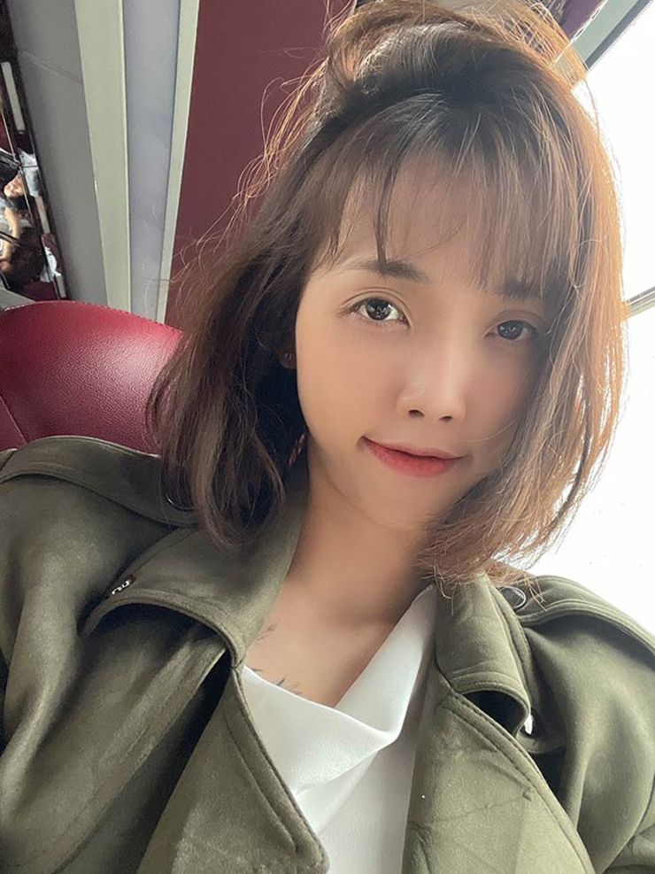 Lý Thị Luyến tập trung theo đuổi bóng chuyền