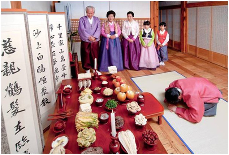Người dân Hàn Quốc mặc trang phục truyền thống trong ngày Tết.