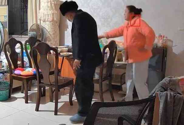 Hành động khó chấp nhận của bố mẹ chồng khi con dâu ốm, ngạc nhiên hơn là thái độ của chồng khi chứng kiến - 1