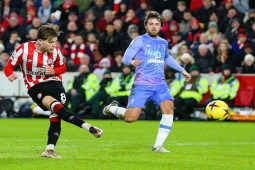 Video bóng đá Brentford - Bournemouth: Phạt đền mở điểm, vượt mặt Liverpool (Ngoại hạng Anh)