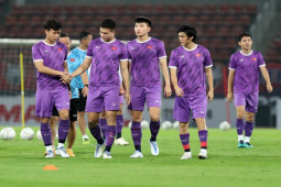 Bóng đá - Thầy trò HLV Park Hang Seo hô to "Việt Nam vô địch!" trên sân Thái Lan