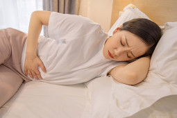 Sức khỏe đời sống - Đại tiện 3 lần/ngày, người phụ nữ mắc ung thư ruột: Chú ý 5 bất thường này ở phân