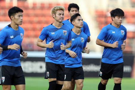 Bunmathan cùng ĐT Thái Lan cười tươi chờ tiếp ĐT Việt Nam chung kết AFF Cup