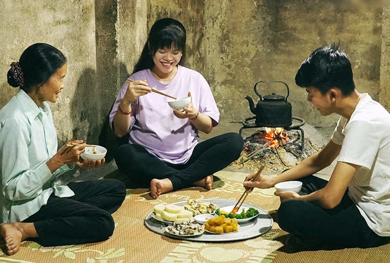 Gia đình Đồng Văn Hùng gắn kết hơn khi cùng nhau làm YouTube