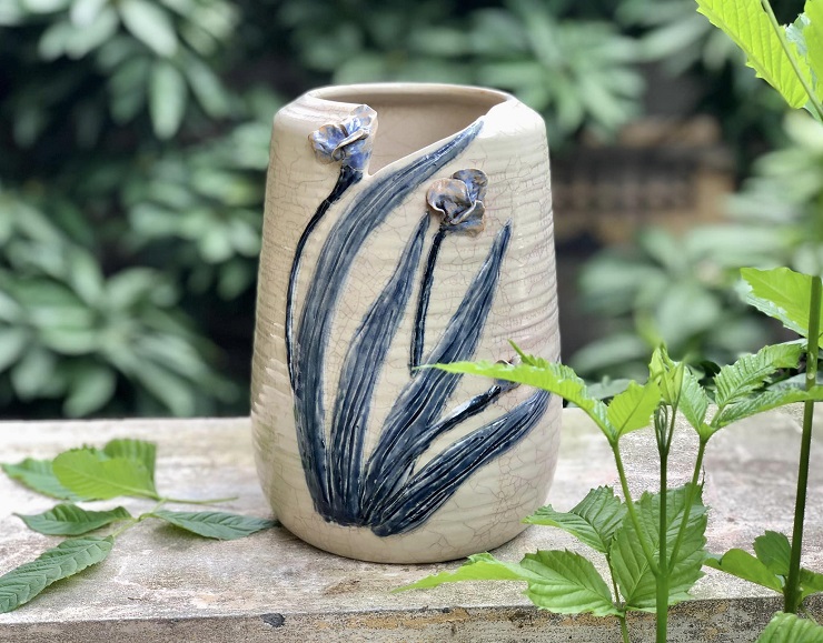 Bình gốm nghệ thuật với lớp men trong veo&nbsp;sau khi được ra lò