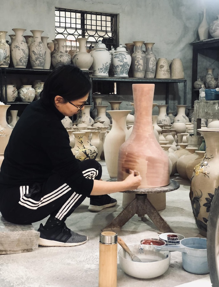 Chiếc bình mộc trước khi được tô điểm