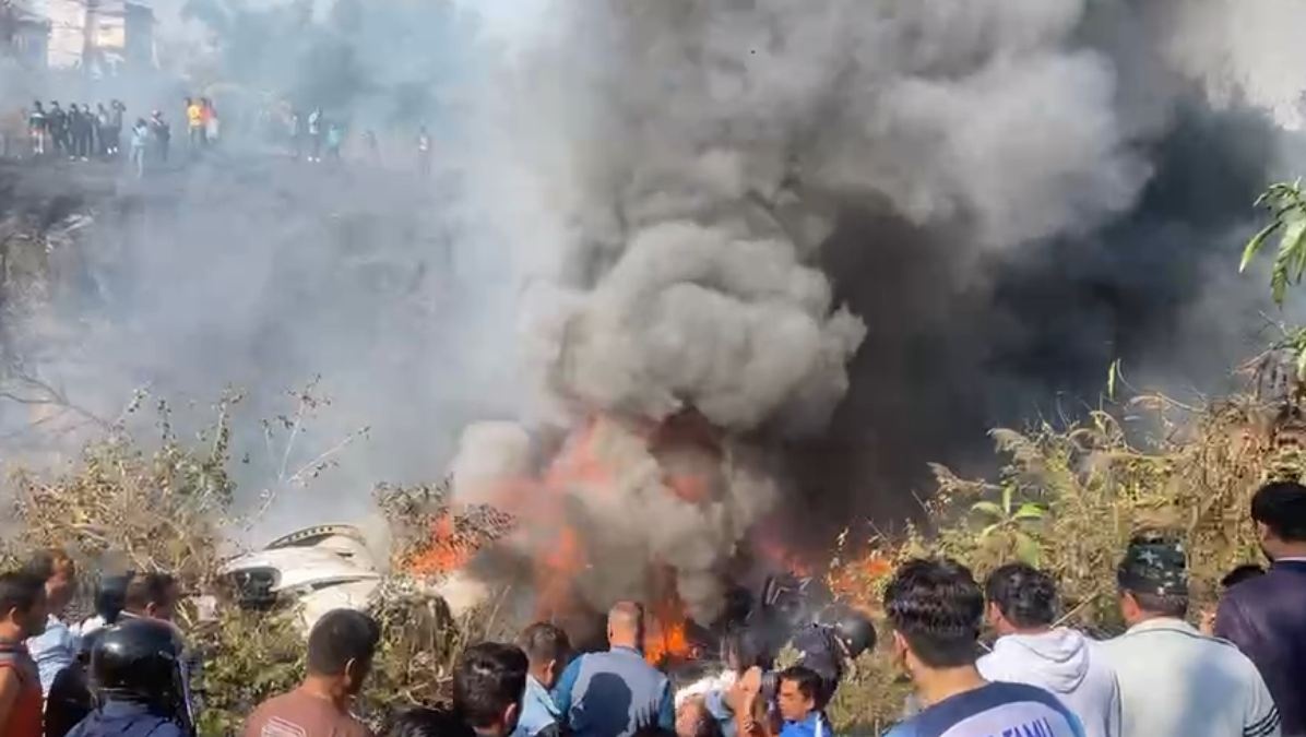 Hiện trường vụ máy bay ATR-72 rơi ở Nepal (ảnh: Kathmandupost)