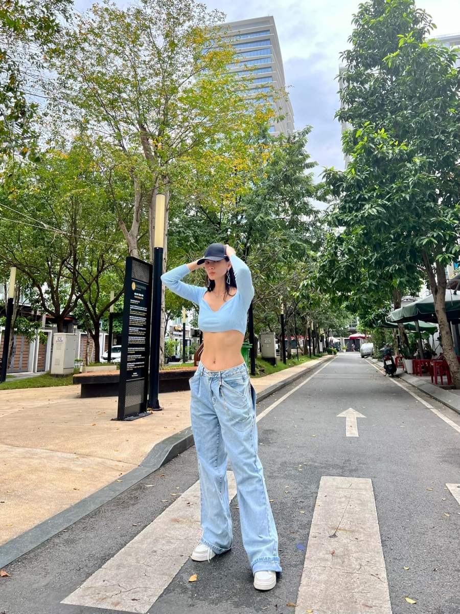 Phong cách thời trang năng động, cá tính đời thường của siêu mẫu Anh Thư.