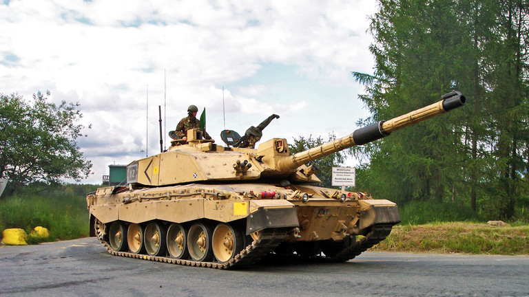 Challenger 2 là mẫu xe tăng chủ lực đang được quân đội Anh sử dụng.