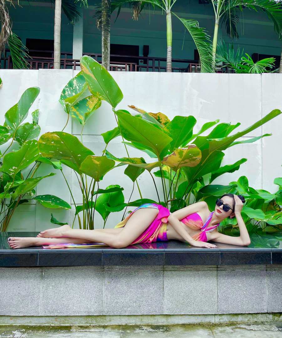 Tường Vi có thân hình mềm mại, uyển chuyển.