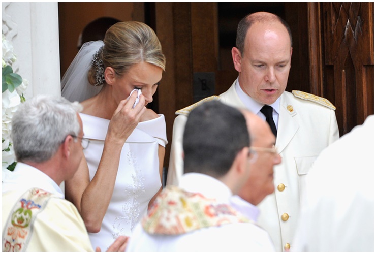 Cô dâu khóc trong ngày cưới.