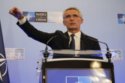 Thế giới - "Sếp" NATO nói sẽ cung cấp vũ khí hạng nặng cho Ukraine