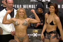 Thể thao - Mỹ nhân "ảnh nóng" thắng người đẹp 4,6 triệu người mê, võ sĩ bị hạ sau 2 giây