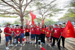 Bóng đá - Trực tiếp bên lề đại chiến Thái Lan - Việt Nam: Fan đến sớm "tiếp lửa", an ninh thắt chặt