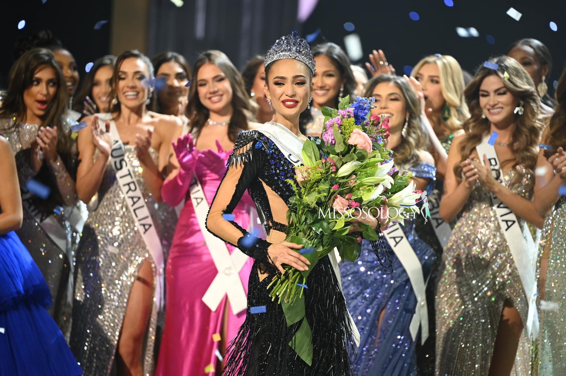Hoa hậu Mỹ đăng quang Miss Universe nhờ màn thuyết trình ấn tượng.
